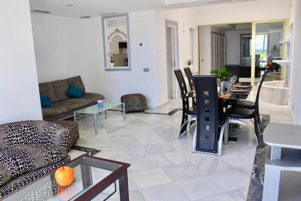 Puerto Banus Luxury Beachfront Apartment D ماربيا المظهر الخارجي الصورة